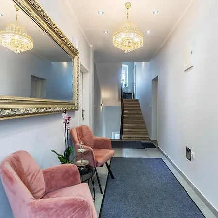 Apartment Garden With Shared Pool