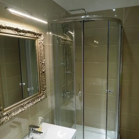 Garden With Shared Pool Appartamento Pola