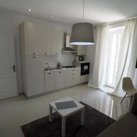 Appartamento Garden With Shared Pool Pola