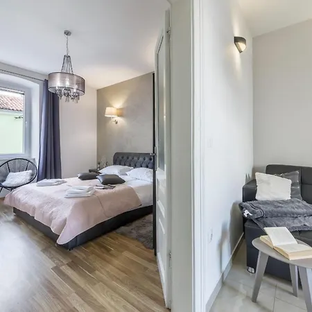 Garden With Shared Pool Appartamento Pola