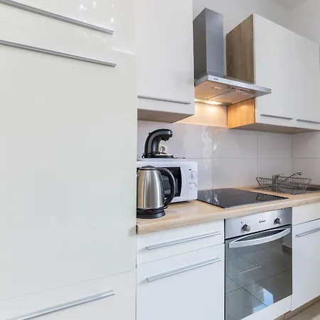 Garden With Shared Pool Appartamento *