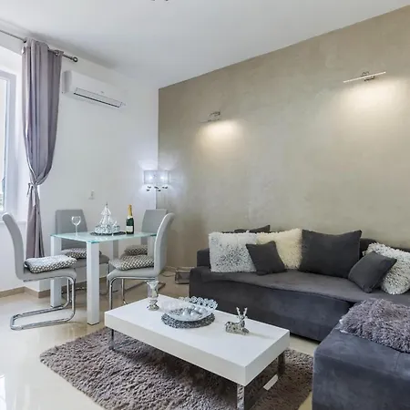 Garden With Shared Pool