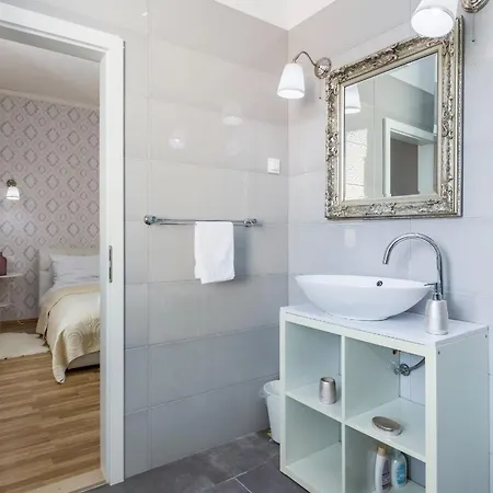 Garden With Shared Pool Appartamento *