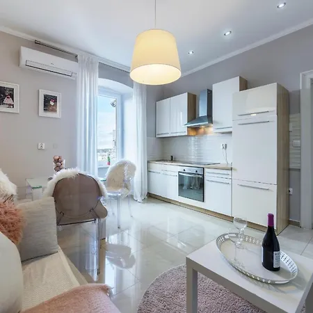 Garden With Shared Pool *