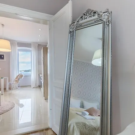 Garden With Shared Pool Appartamento