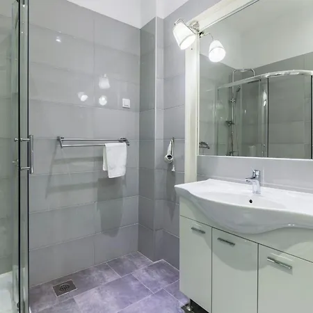 Garden With Shared Pool * Pola