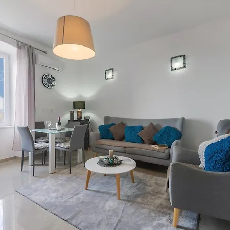 Garden With Shared Pool Appartamento