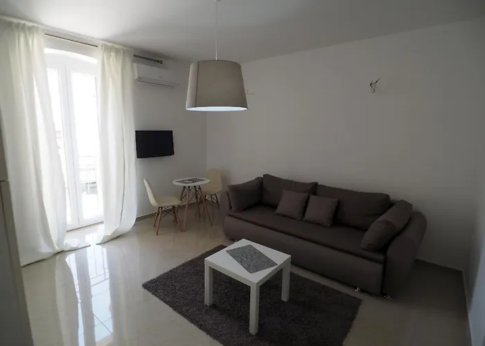 Garden With Shared Pool Apartment Pula