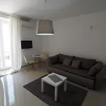 Garden With Shared Pool Апартаменты Пула