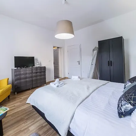 Garden With Shared Pool Apartment