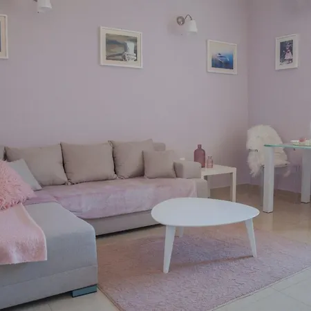 Garden With Shared Pool Apartment