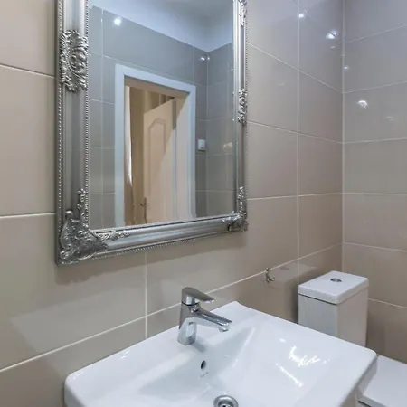 Garden With Shared Pool *