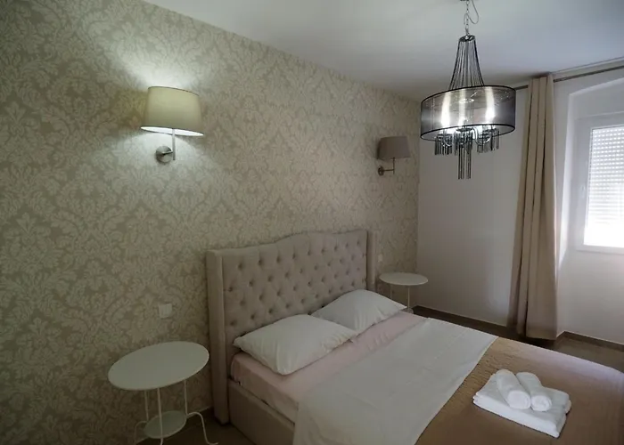 Appartamento Garden With Shared Pool Pola