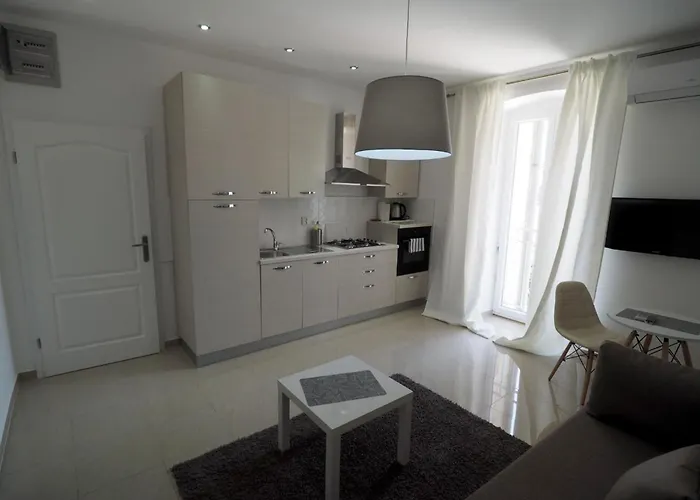 Appartamento Garden With Shared Pool Pola