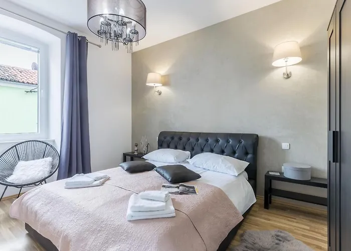 Garden With Shared Pool * Pola