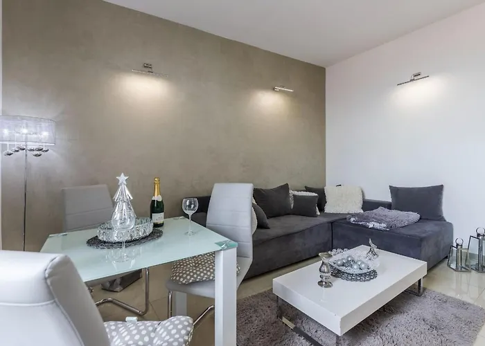 Garden With Shared Pool Appartement *