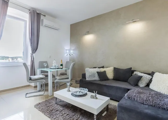 Garden With Shared Pool