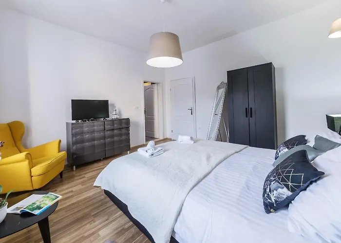 Garden With Shared Pool Appartamento