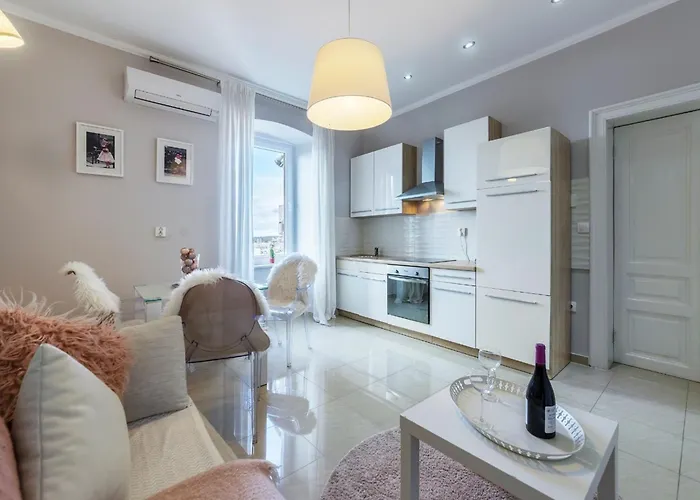 Garden With Shared Pool *