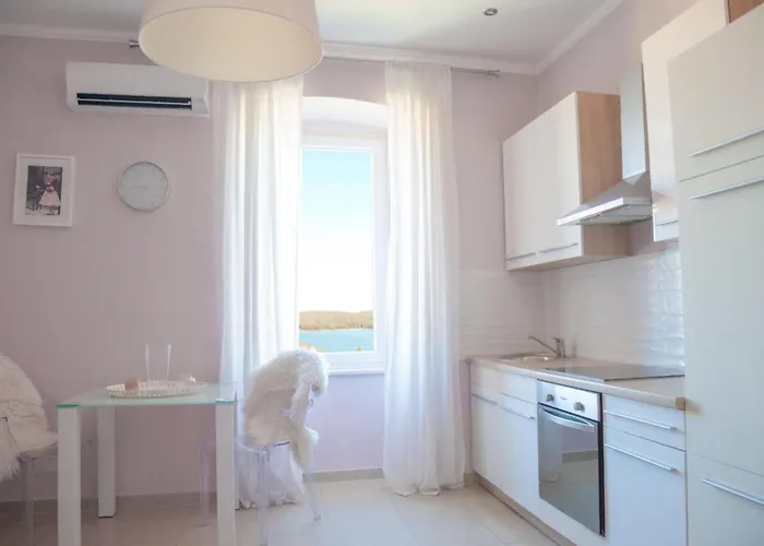 Garden With Shared Pool Appartement Pula