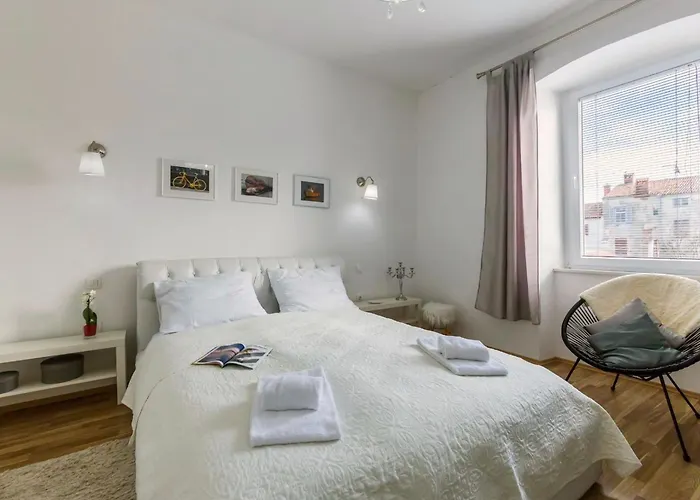 Garden With Shared Pool Pola