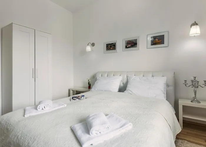 Garden With Shared Pool Appartamento