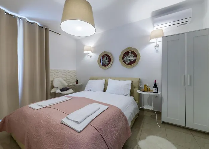 Garden With Shared Pool Pola